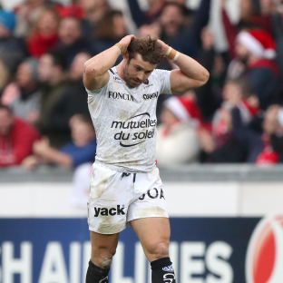 Scarlets secure victory as Leigh Halfpenny misses late kicks - St Helens Star