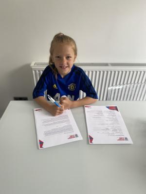 8-year-old schoolgirl signs contract with Manchester United