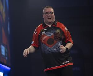 Stephen Bunting fights back against James Wade to reach last 16 of World Championship