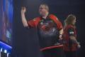 Stephen Bunting reaches World Darts Championship quarter finals