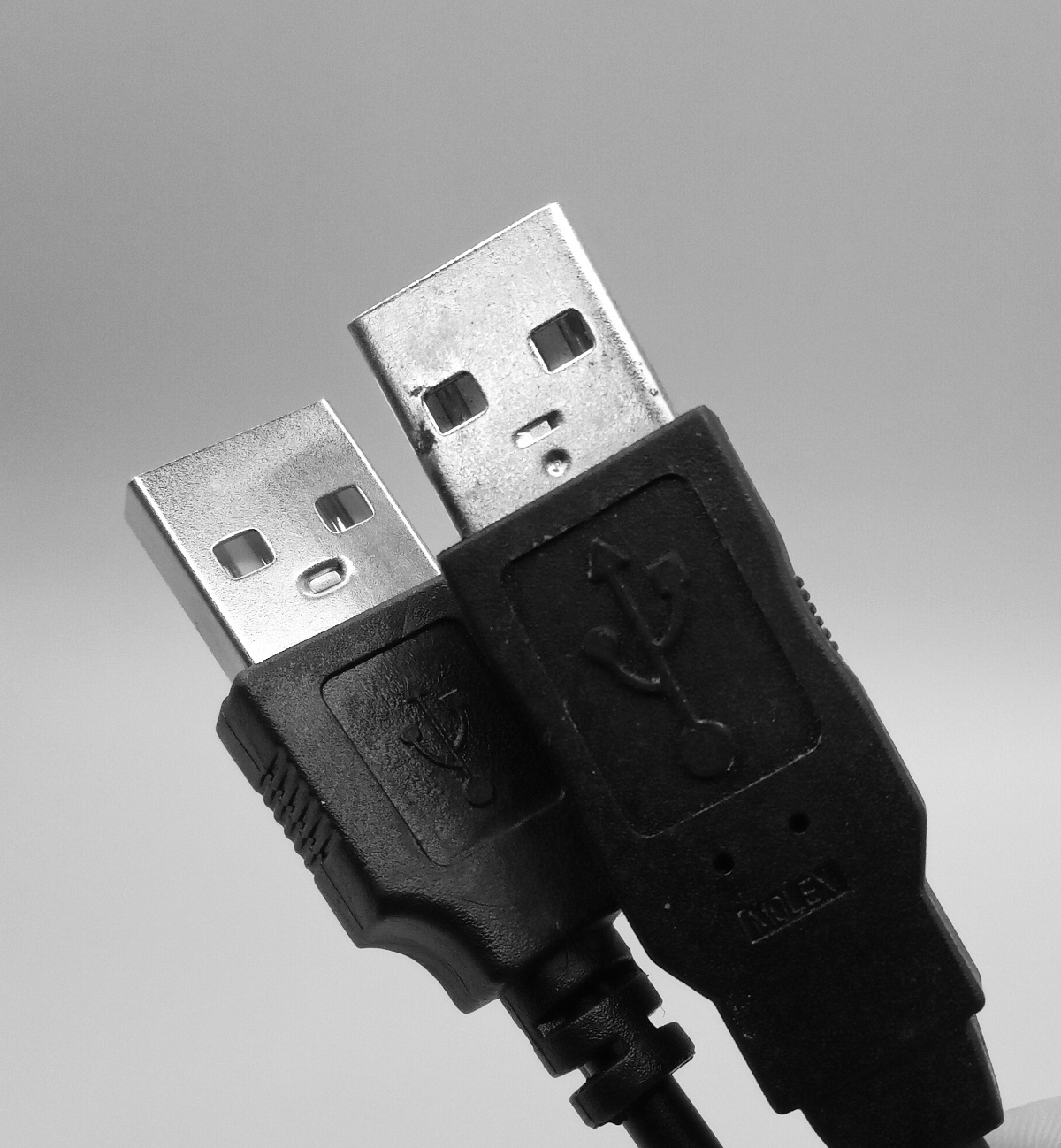 USB cables by Joram van Hartingsveldt