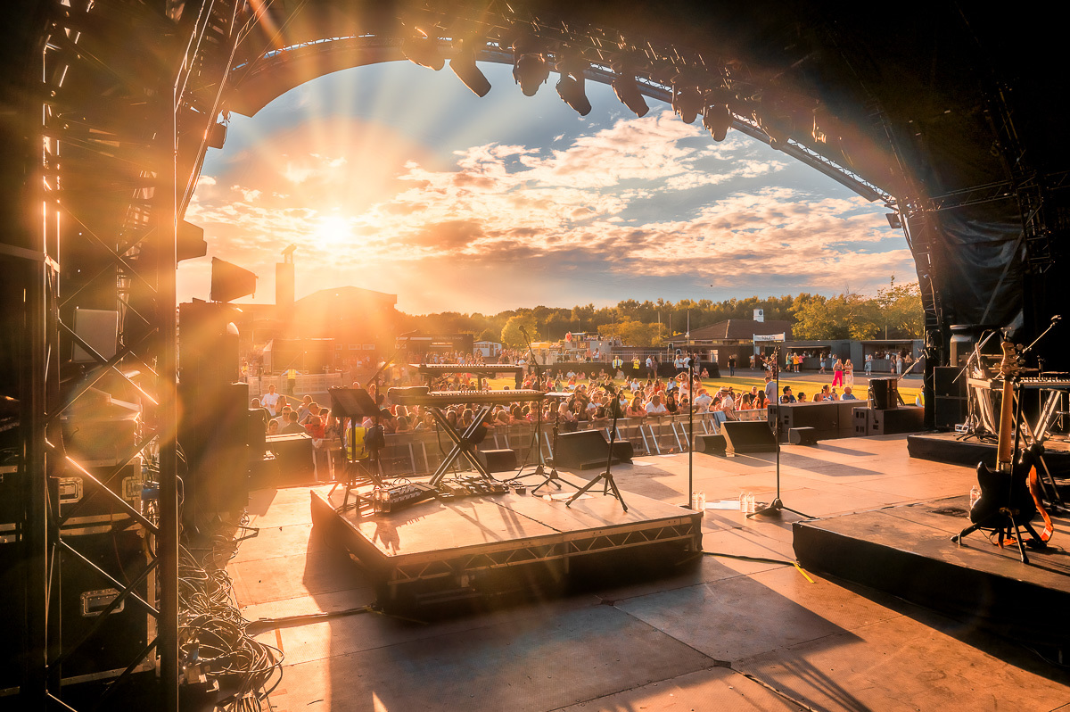 Thousands enjoy Craig David perform at Haydock Park Racecourse. Pictue: Mark Ellis