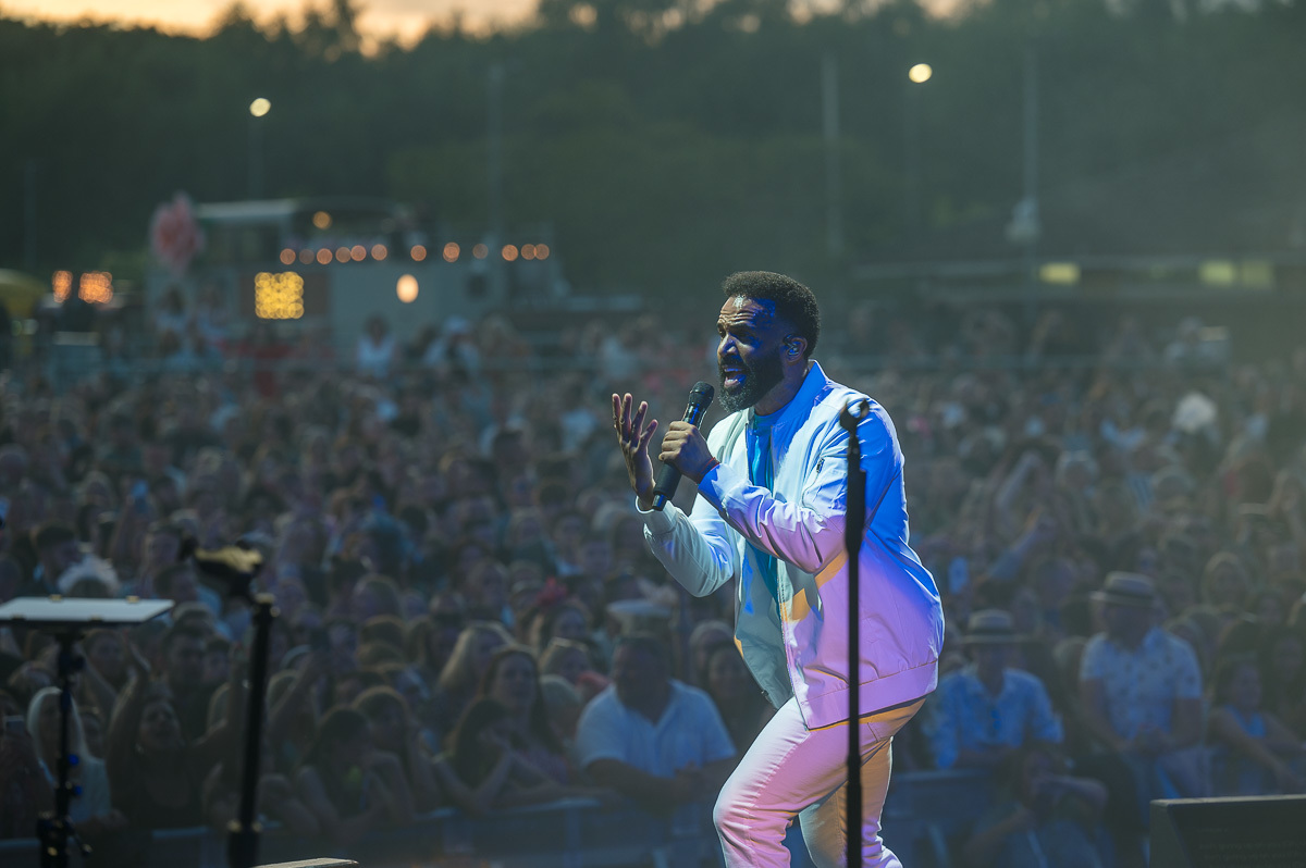 Thousands enjoy Craig David perform at Haydock Park Racecourse. Pictue: Mark Ellis