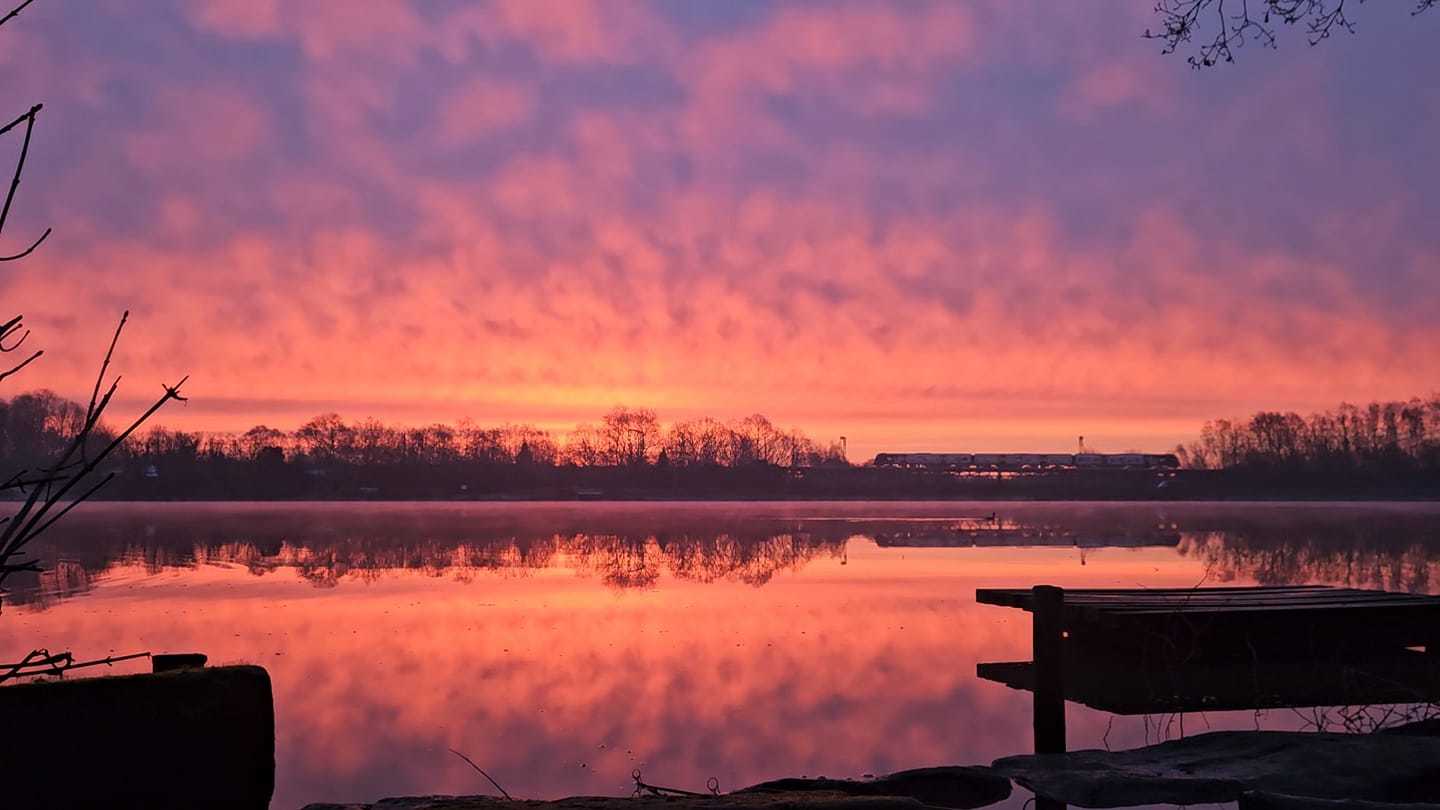 Carr Mill Dam by Steven Southward