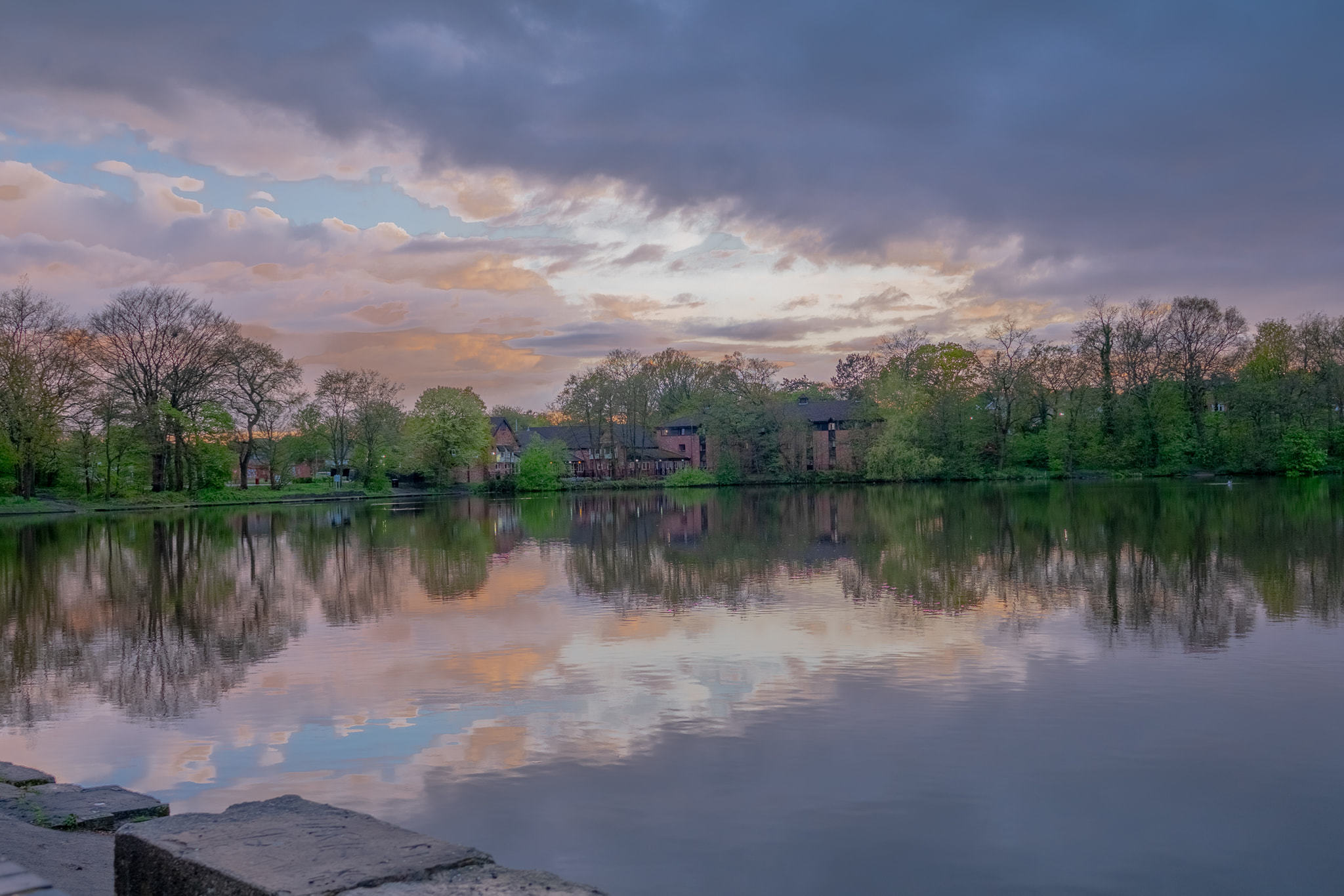 Carr Mill Dam by Jefferson Payne