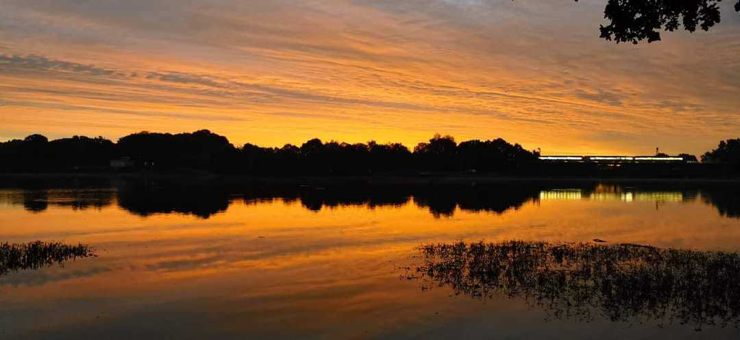 Carr Mill Dam by Steven Southward