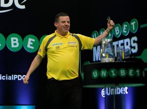 Dave Chisnall comes back from 8-0 down to reach Masters quarter finals