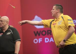 Dave Chisnall beaten by Michael van Gerwen in Ladbrokes World Series of Darts Finals semi