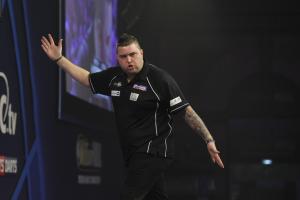 Michael Smith throws 14 180s on his way to third round