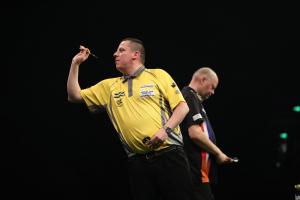 Dave Chisnall extends unbeaten run to six games in the Premier League