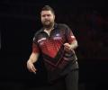 Michael Smith takes a step closer to play-off