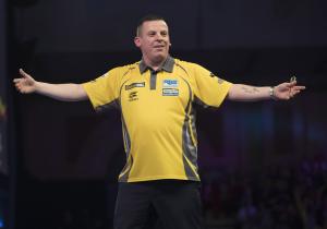 Dave Chisnall survives a scare in World Darts Championship